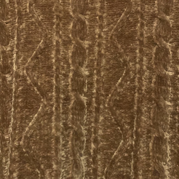 Extra Soft Cropped Sweater, Size Medium. - Picture 2 of 4